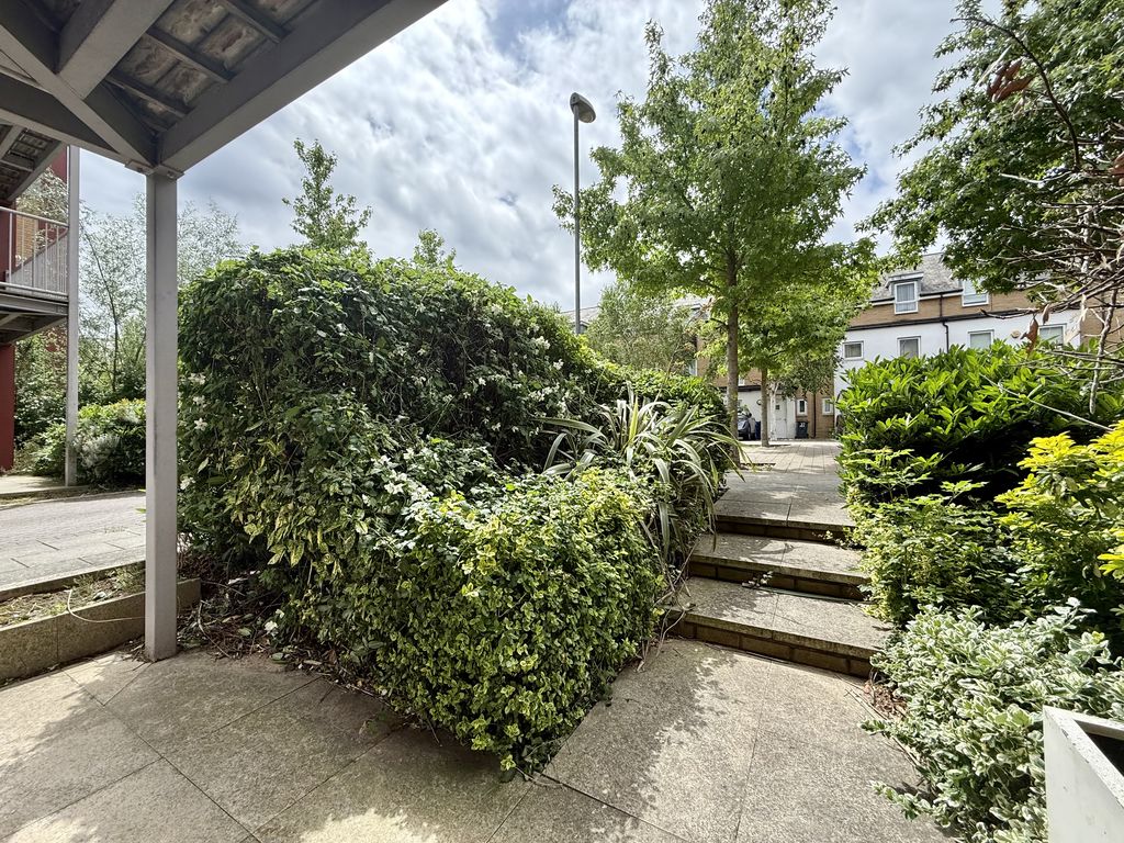 Saxton Close